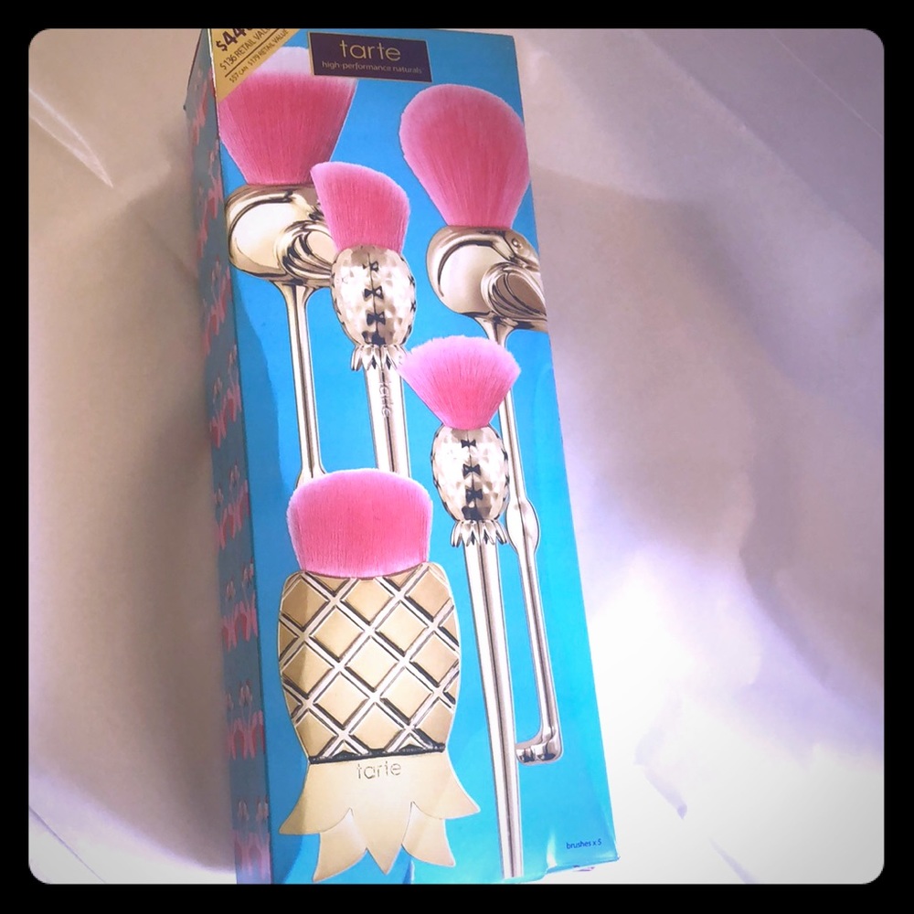 Makeup brushes
